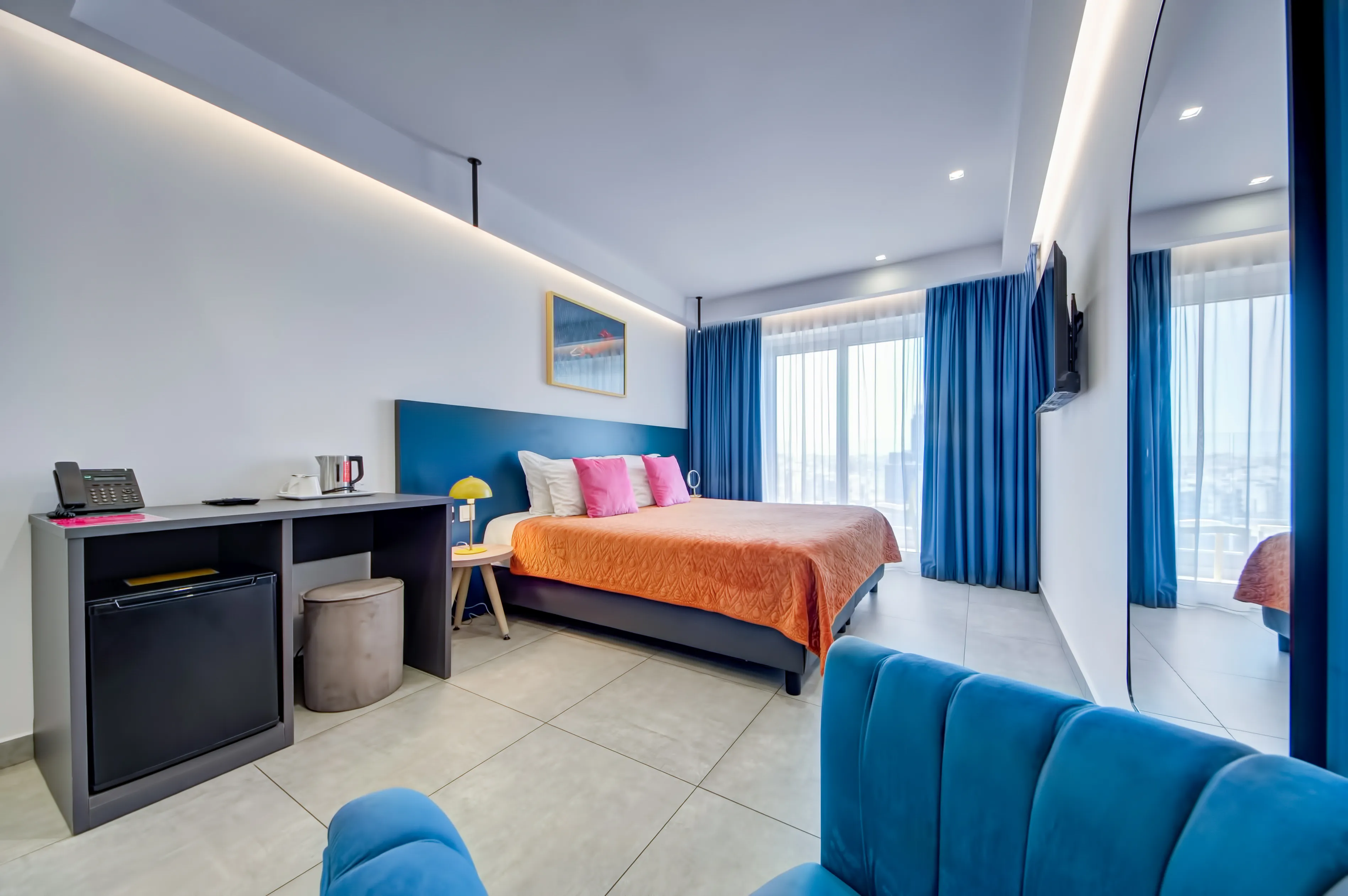 Standard Deluxe Room en-suite bathroom